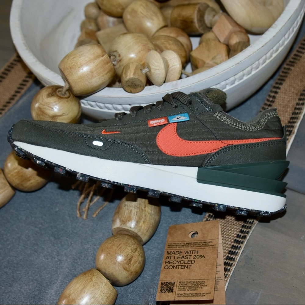 Special edition beautiful combination of colors for this pair of Nike sneakers
